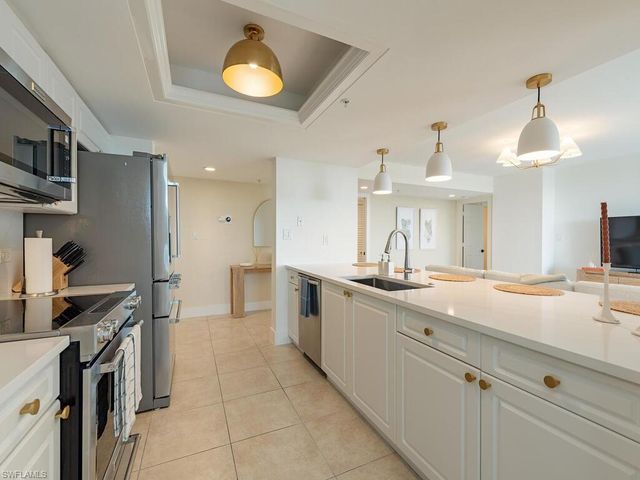 6573 Marissa LOOP # 802, Naples, FL 34108