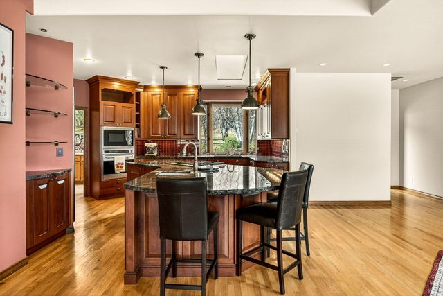 178 Meadow Oaks Drive, Ashland, OR 97520