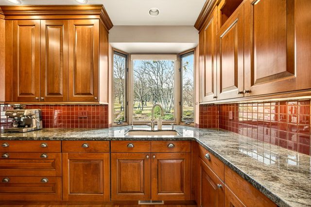 178 Meadow Oaks Drive, Ashland, OR 97520