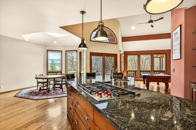 178 Meadow Oaks Drive, Ashland, OR 97520