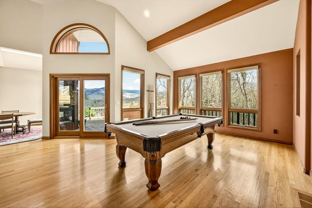 178 Meadow Oaks Drive, Ashland, OR 97520