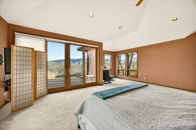 178 Meadow Oaks Drive, Ashland, OR 97520