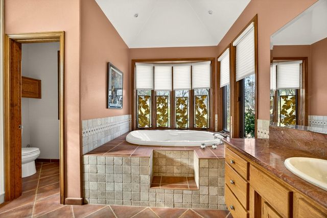 178 Meadow Oaks Drive, Ashland, OR 97520