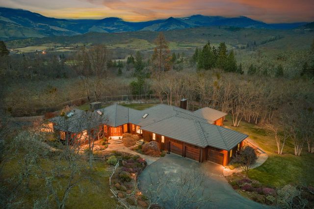 178 Meadow Oaks Drive, Ashland, OR 97520