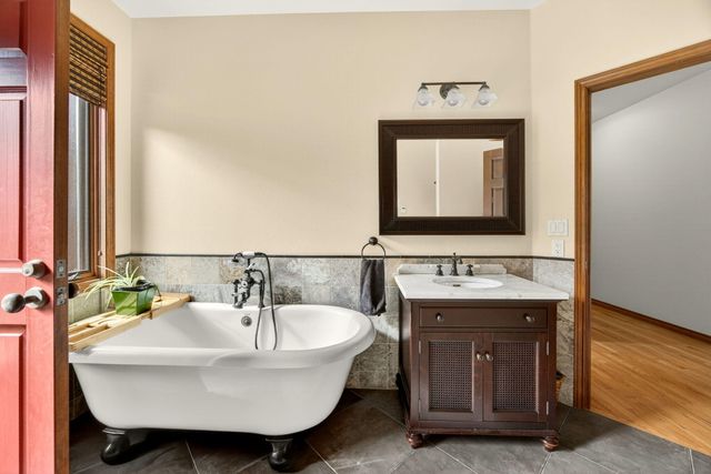 178 Meadow Oaks Drive, Ashland, OR 97520