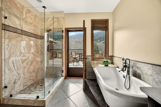 178 Meadow Oaks Drive, Ashland, OR 97520