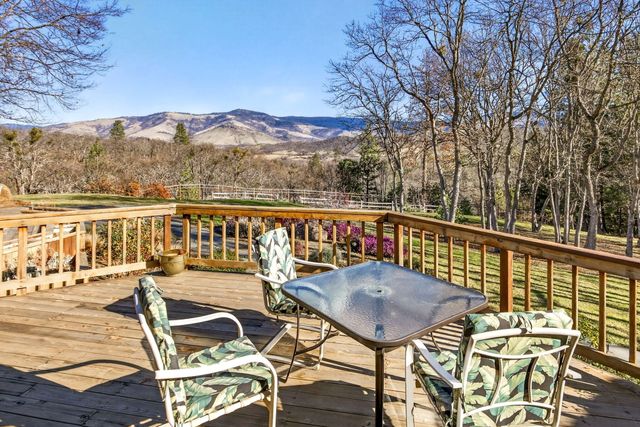 178 Meadow Oaks Drive, Ashland, OR 97520