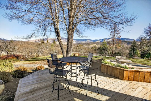 178 Meadow Oaks Drive, Ashland, OR 97520