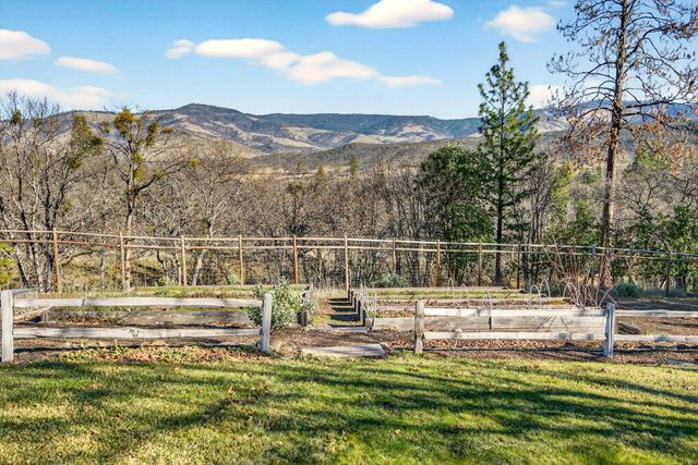 178 Meadow Oaks Drive, Ashland, OR 97520