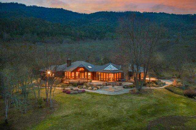 178 Meadow Oaks Drive, Ashland, OR 97520