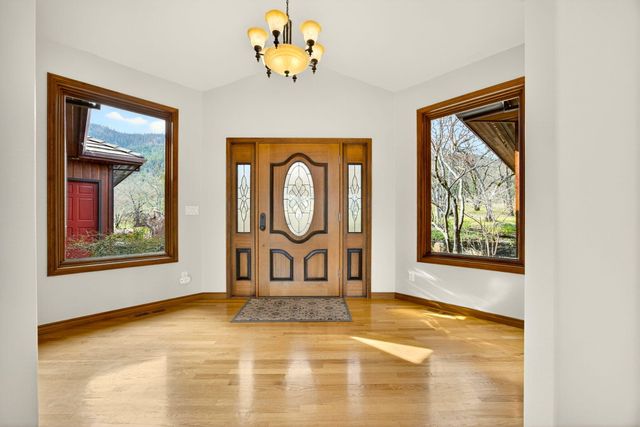 178 Meadow Oaks Drive, Ashland, OR 97520