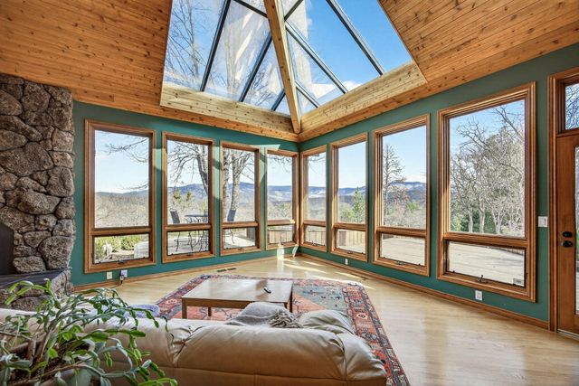 178 Meadow Oaks Drive, Ashland, OR 97520