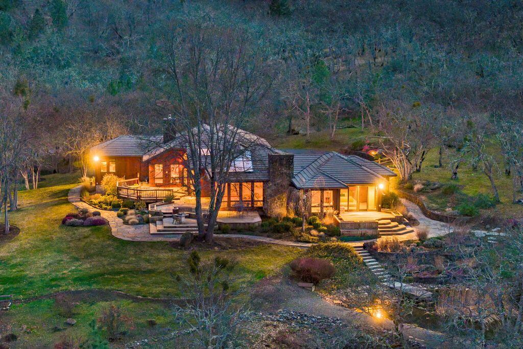 178 Meadow Oaks Drive, Ashland, OR 97520