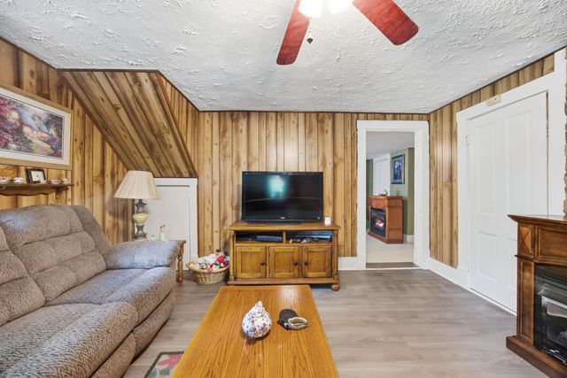 1087 Searcy School Road, Lawrenceburg, KY 40342