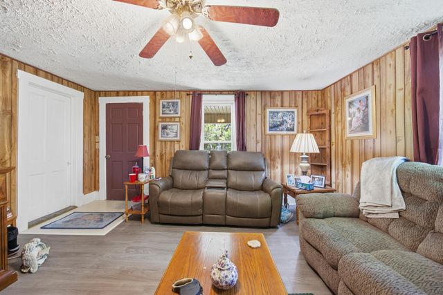 1087 Searcy School Road, Lawrenceburg, KY 40342