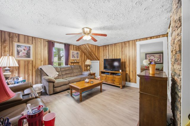 1087 Searcy School Road, Lawrenceburg, KY 40342