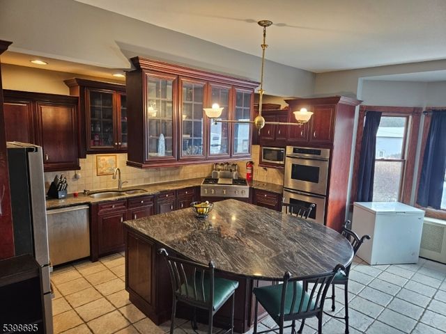 608 3rd St, Belvidere Twp., NJ 07823