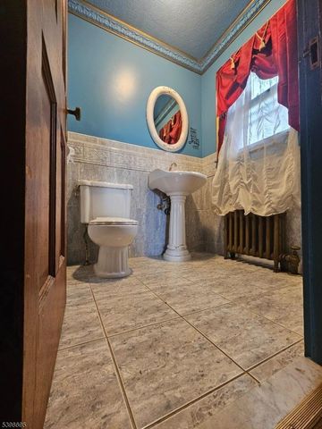 608 3rd St, Belvidere Twp., NJ 07823