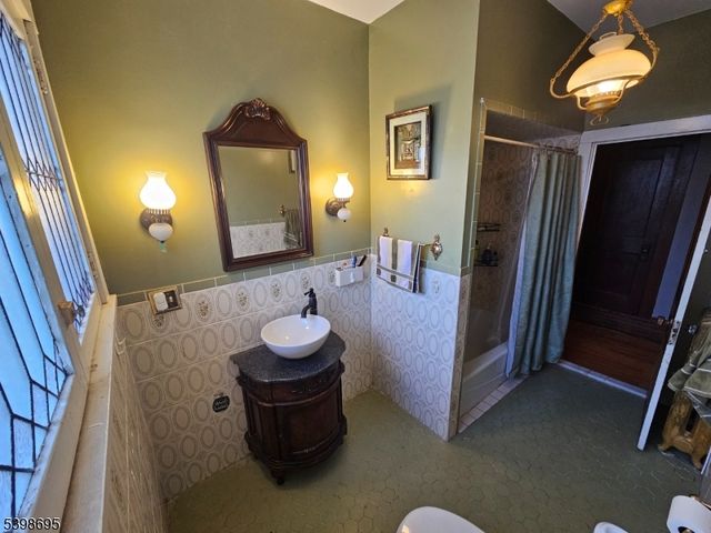 608 3rd St, Belvidere Twp., NJ 07823