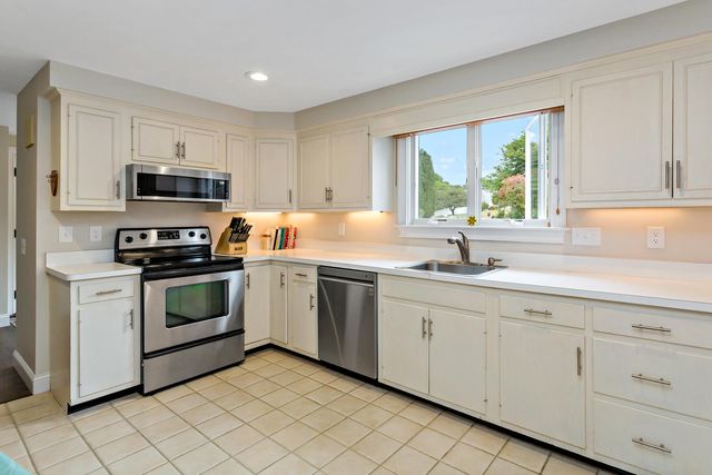 107 S Abbey Gate, Cotuit, MA 02635