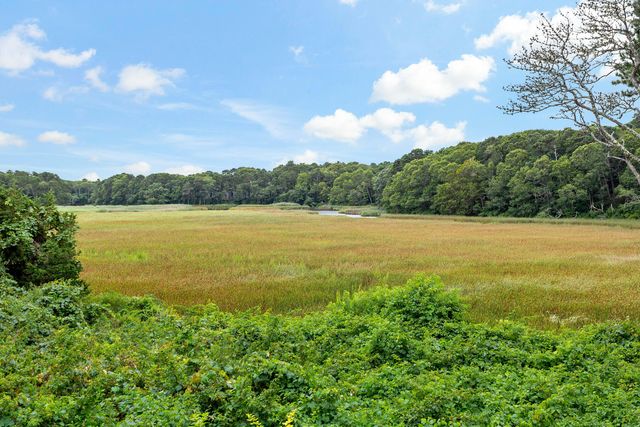 107 S Abbey Gate, Cotuit, MA 02635