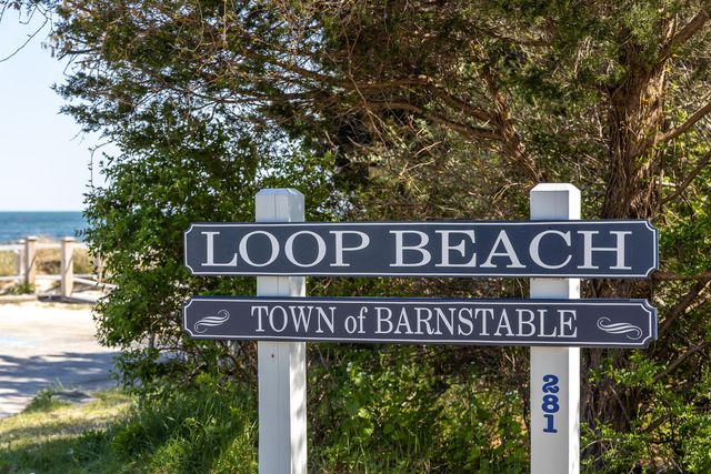 107 S Abbey Gate, Cotuit, MA 02635