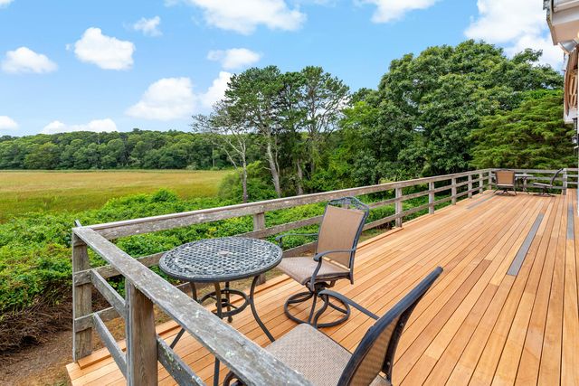 107 S Abbey Gate, Cotuit, MA 02635