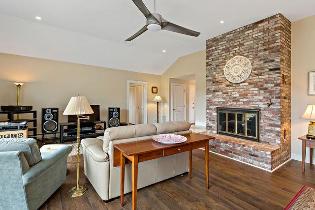 107 S Abbey Gate, Cotuit, MA 02635