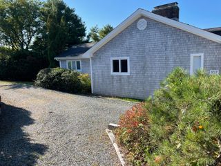 107 S Abbey Gate, Cotuit, MA 02635