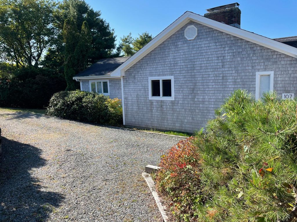 107 S Abbey Gate, Cotuit, MA 02635