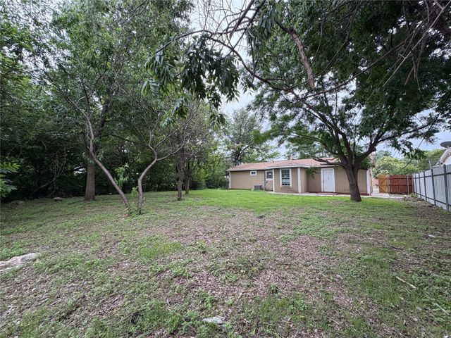1105 De Ridder Avenue, Fort Worth, TX 76106