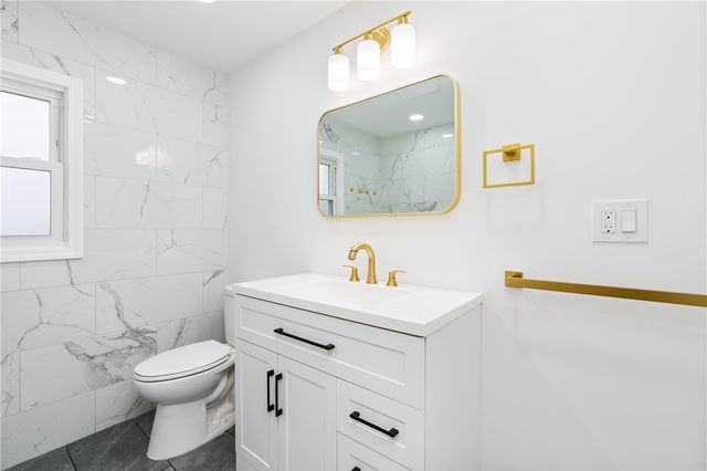 2441 Dewey St, Munhall, PA 15120