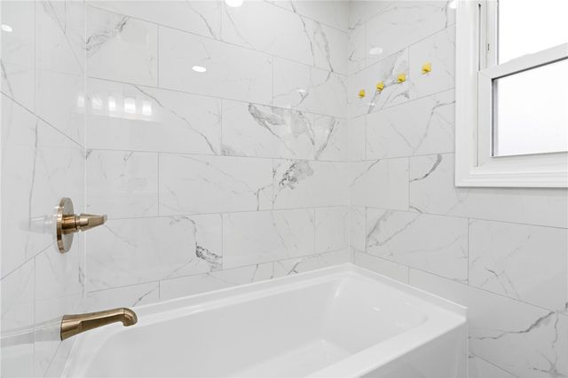 2441 Dewey St, Munhall, PA 15120