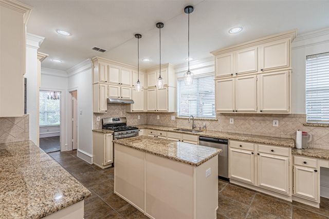 1440 Sunswept Terrace, Lewisville, TX 75077