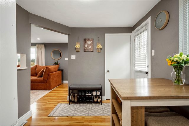 325 Conniston Ave, Bon Air, PA 15210