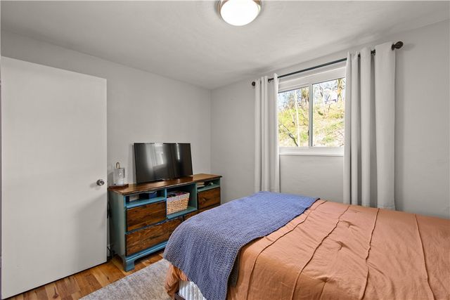 325 Conniston Ave, Bon Air, PA 15210