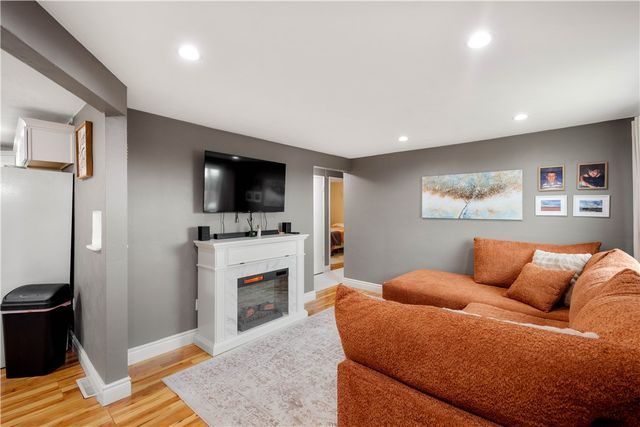 325 Conniston Ave, Bon Air, PA 15210