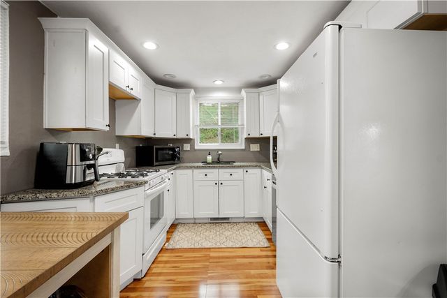 325 Conniston Ave, Bon Air, PA 15210