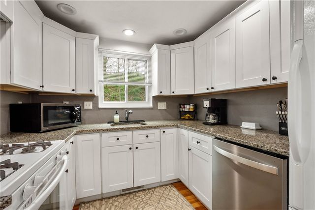 325 Conniston Ave, Bon Air, PA 15210