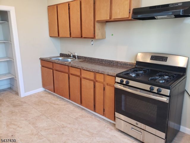 309 Martin Luther King Jr Dr, Jersey City, NJ 07305