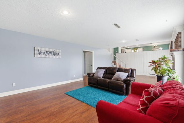 1309 E Knobhill Street, Springfield, MO 65804