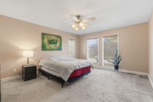 1309 E Knobhill Street, Springfield, MO 65804