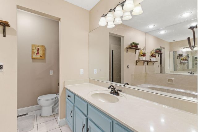 1309 E Knobhill Street, Springfield, MO 65804