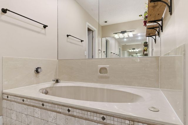 1309 E Knobhill Street, Springfield, MO 65804