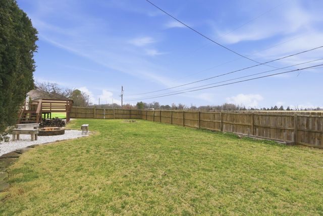 1309 E Knobhill Street, Springfield, MO 65804