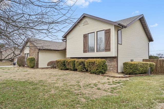 1309 E Knobhill Street, Springfield, MO 65804