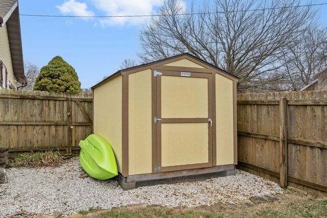 1309 E Knobhill Street, Springfield, MO 65804