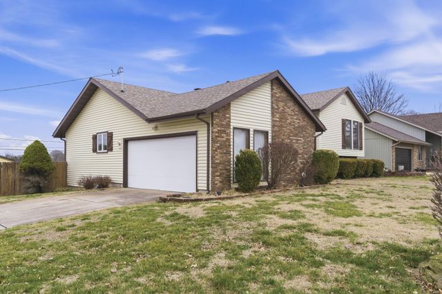 1309 E Knobhill Street, Springfield, MO 65804