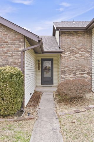 1309 E Knobhill Street, Springfield, MO 65804