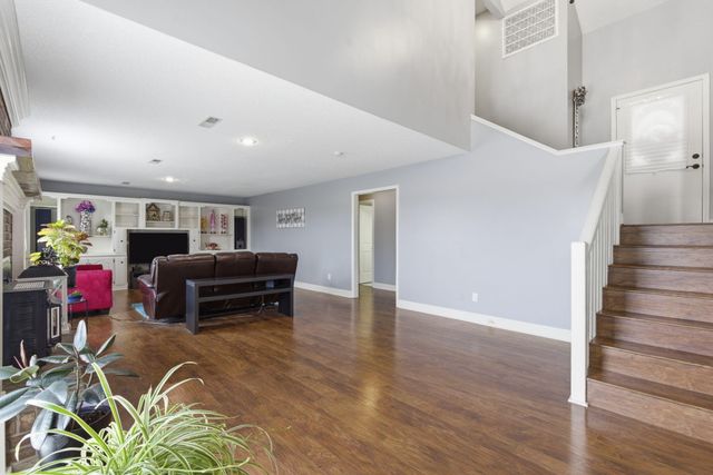 1309 E Knobhill Street, Springfield, MO 65804